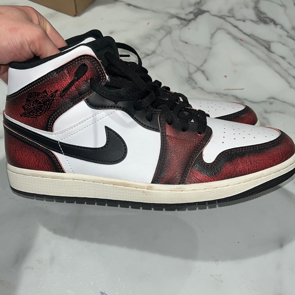 Jordan 1 mids worn once